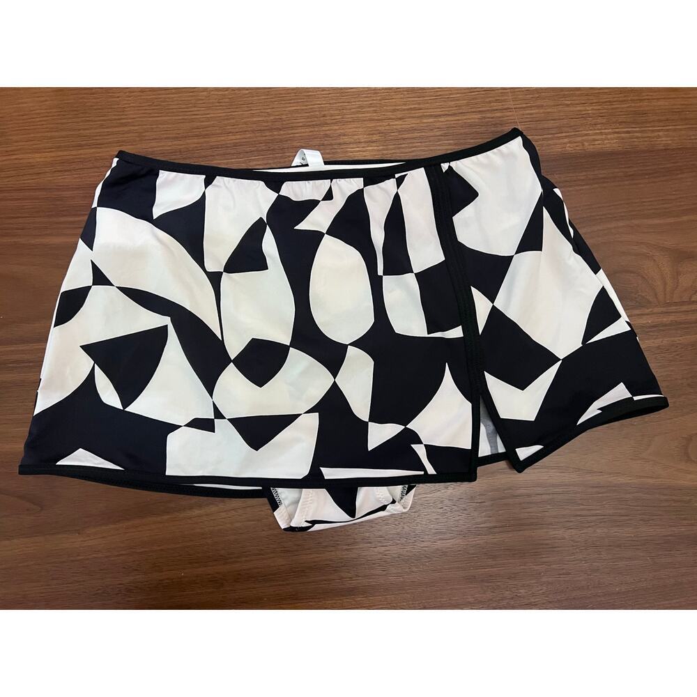 Sanctuary Black White Geometric Swim Skort NWT Size Medium